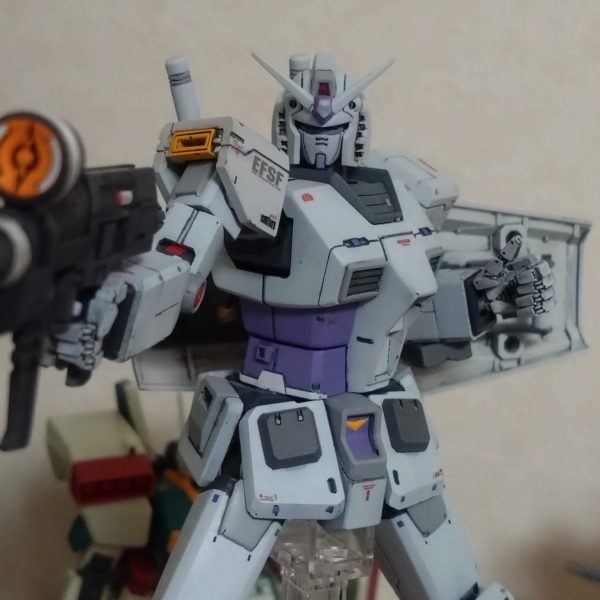 フルアーマーガンダム　⑤アーマーも塗り終わり、中のガンダムで一通り遊んで満足したので、記念に撮影しました😆オリジナルの武器を思いついたので、これが終了したら完成です。（1枚目）