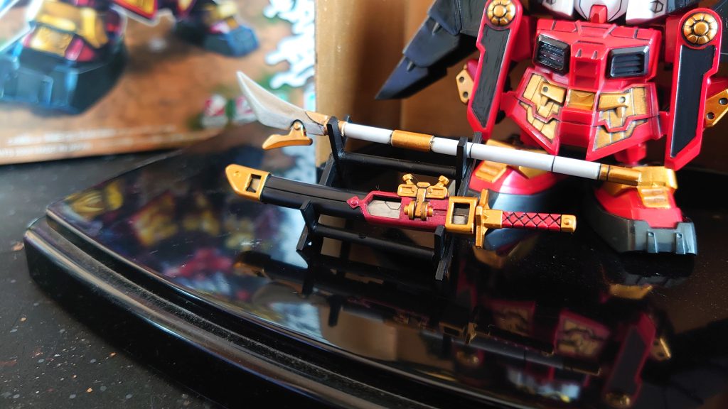 刀、薙刀もがんばって塗り分け、武器台座はランナーとランナータグで自作しました。