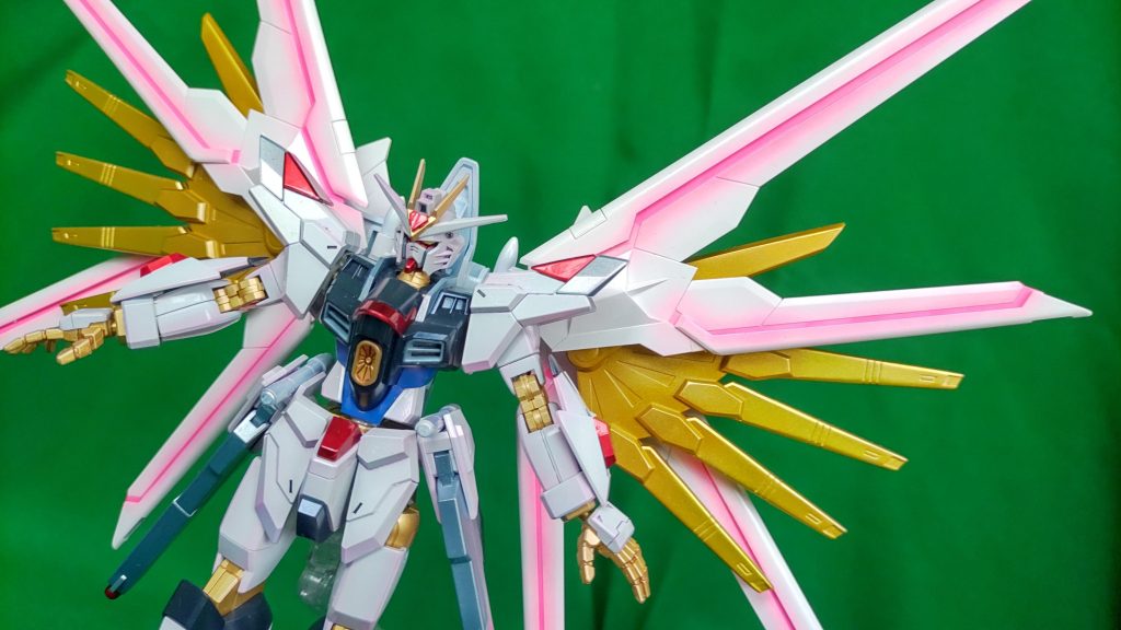 ウイングのピンク発光を塗装で表現してみました付属のシールを使用するかいまだに悩んでます