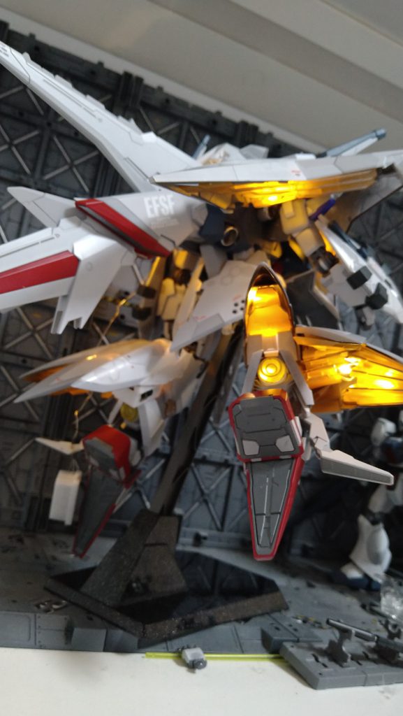 クリアカラーが手に入ったので、電飾仕込んでみました