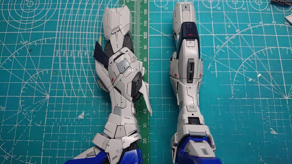 足のスジ彫り、気合いれてやった分やり過ぎてしまってかなり苦労しましたw