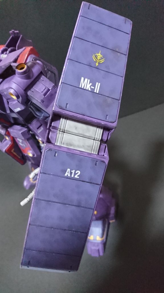 シールドジオン系デカールが在庫きれた為こちらのデカールも貼りました。ジオン系ならなんでもいいというw感じでしました。