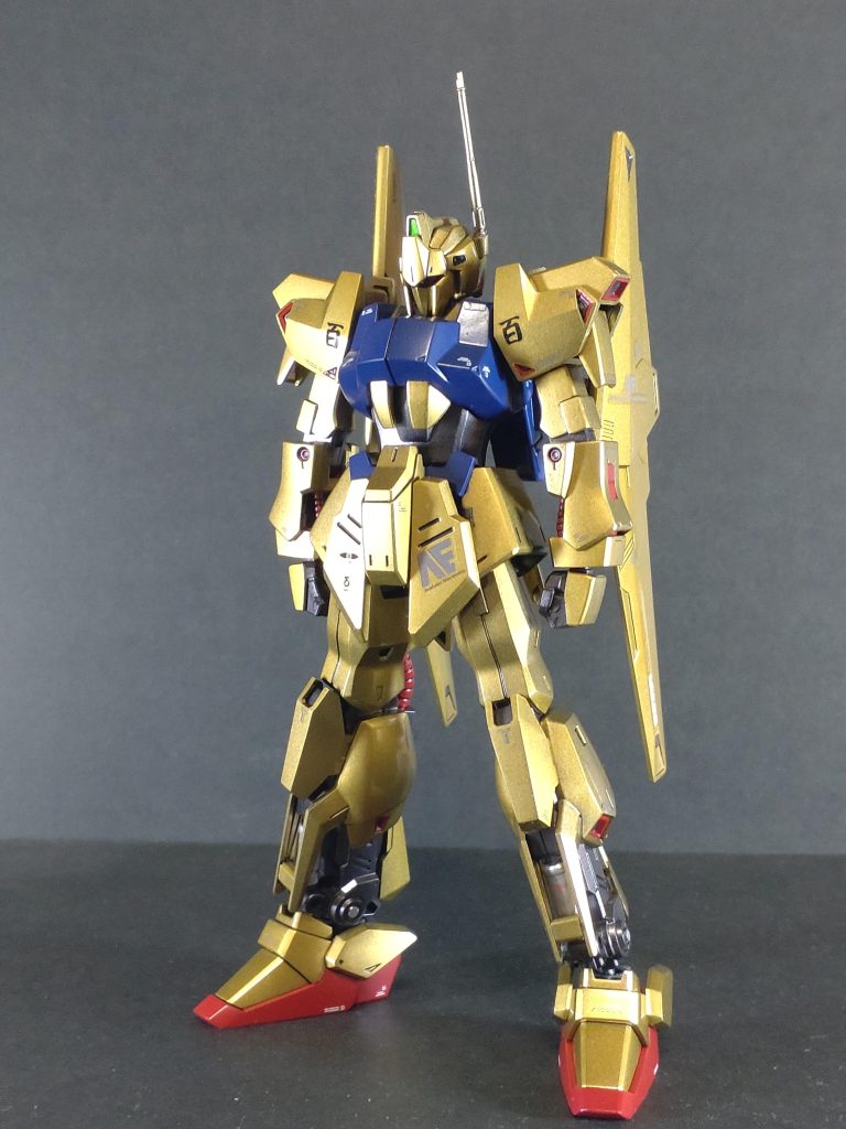 ゴールドに色ムラが出たのと、デカールの色選択を失敗したのが反省点 