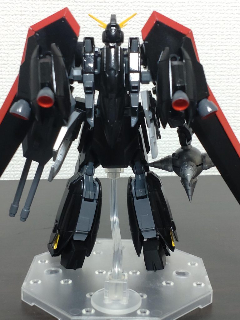 後ろはこんな感じでイモータルジャスティスのスラスターのところに本家レイダーの足首をスラスターに見立ててくっつけてます。踝(くるぶし)くっつけるポリキャップは生きてるので今後何かくっつけれられたらなと思いますが背負い物が大きくて自立に難がありスラスターノズルだけ付けるかもしれないです。