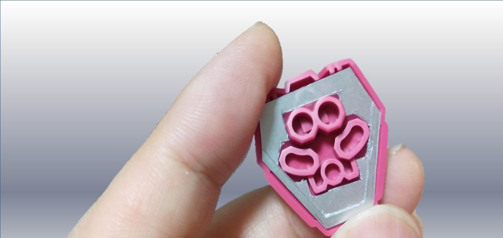 こちらは、リアアーマーですが、肩アーマーと同じようにして、裏打ちを作成しました。シンデレラフィット(ジャストフィット)です!