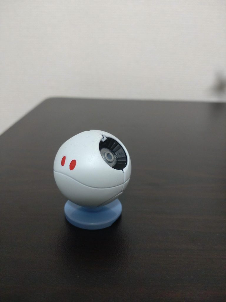 帽子の下。お目々の楕円形を塗るのは難しいです。もう少し塗装上手くなったら改良しようと思います。