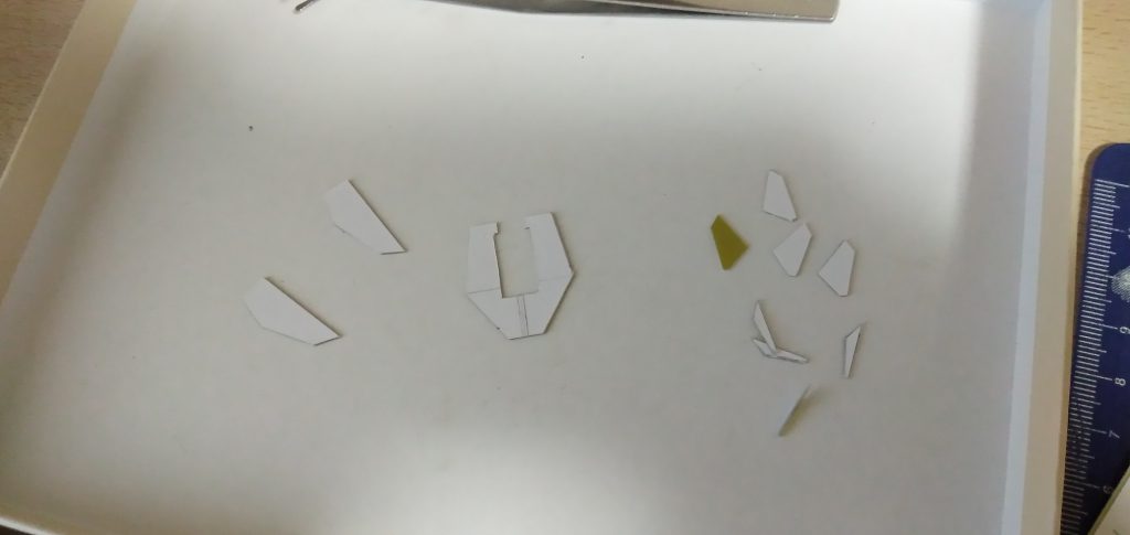 紙に印刷、プラパンに貼って、カットします。