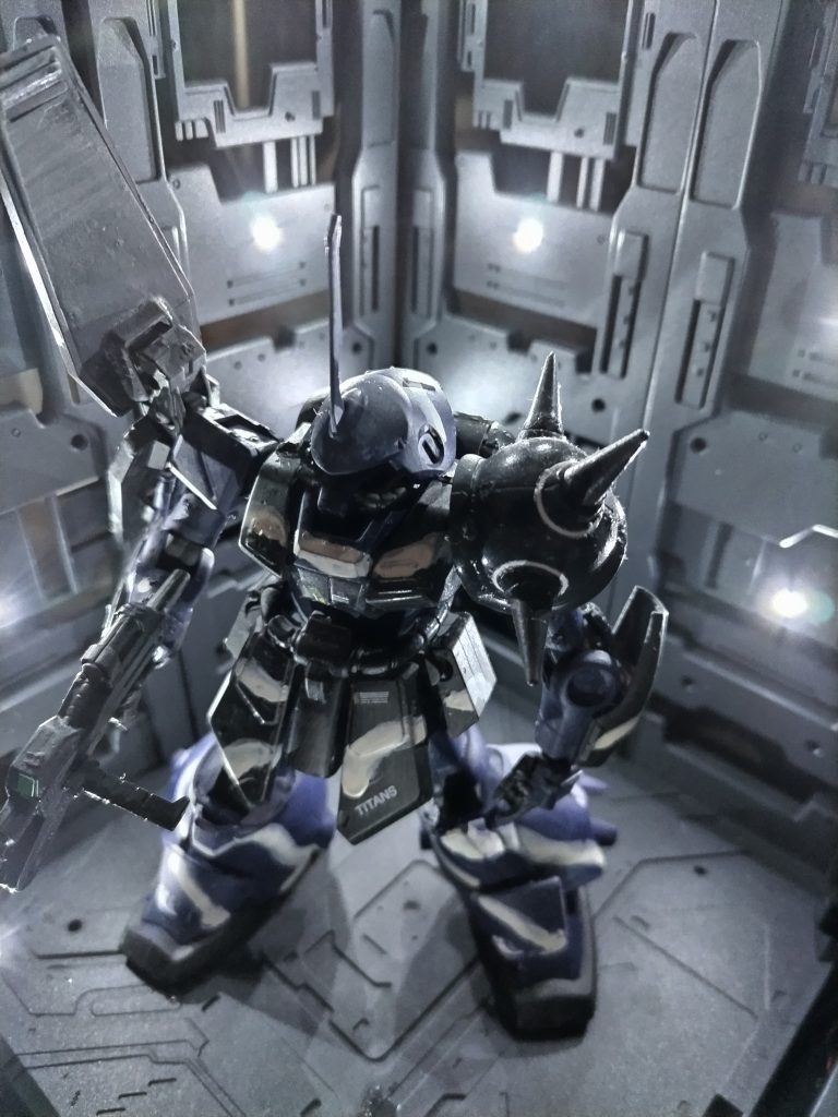 VICホビーのホワイトで曲線を描き加えましたが、隠蔽力は十分ですね。