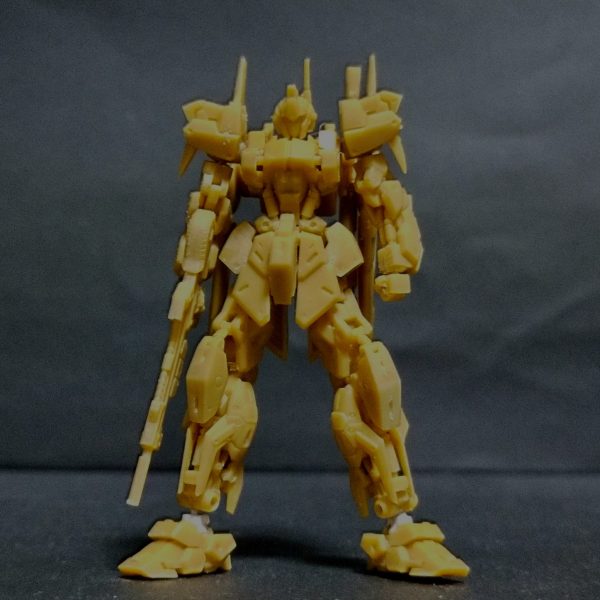 最近忙しくてなかなか製作が進みませんが百式の2機目を作りました。前回の赤いのと少し各部の取り付け位置を見直してプロポーション調整しました！塗装になりますが、ノーマルカラーで行きます！（2枚目）