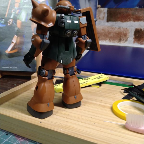 ご無沙汰してます。古いほうのHGUCザクⅡを製作してます。プラ版のディテール追加と頭部、股関節を改造してます。もう少しディテール追加をして塗装に入ります!（2枚目）