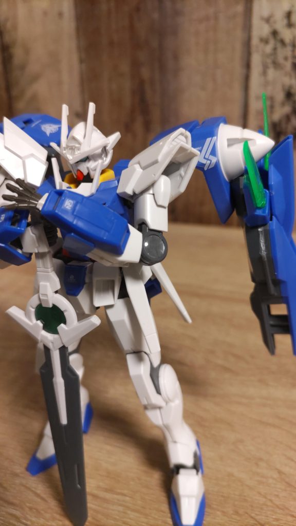 GNシールダーGN-FXソードGN-Cビット×2ビットを最小限に装備したダブルオーの近接戦闘に特化した形態。ソードで追い詰め、ビットで背後から貫く戦闘が主である。