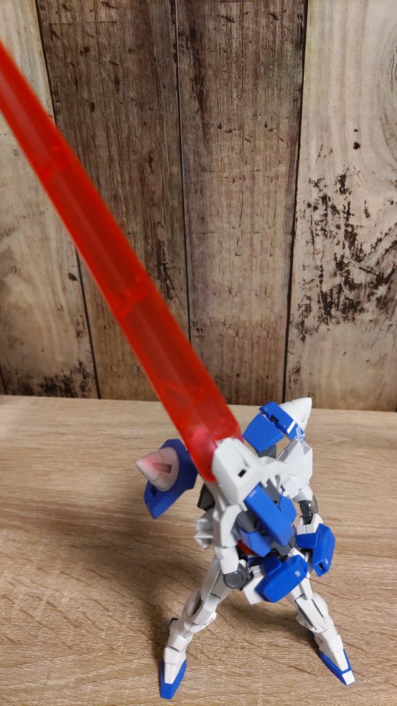 GNカリバーからは大型のビームサーベルを形成することができ、トランザムライザーよりもコスパがよく、粒子使用量も少ない。その大型のビームサーベルは小惑星をもいとも簡単に切り裂く。