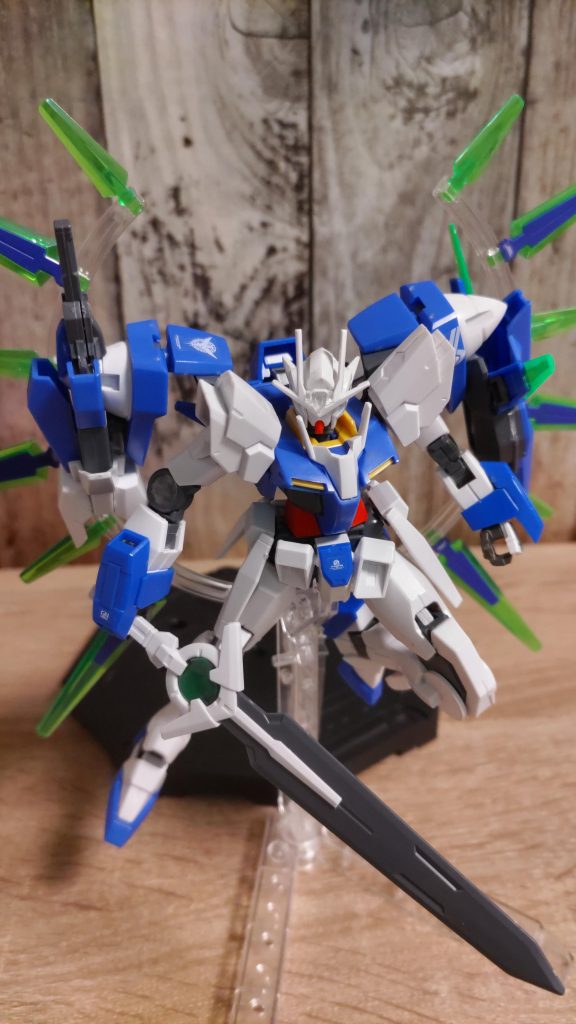 ダブルオーAGE-FXフルマスターGNシールダーGNカリバーGN-FXソードGN-Cビット×14ダブルオーの最終形態。大型のビームサーベルとトランザムライザーで敵を粉微塵にする。