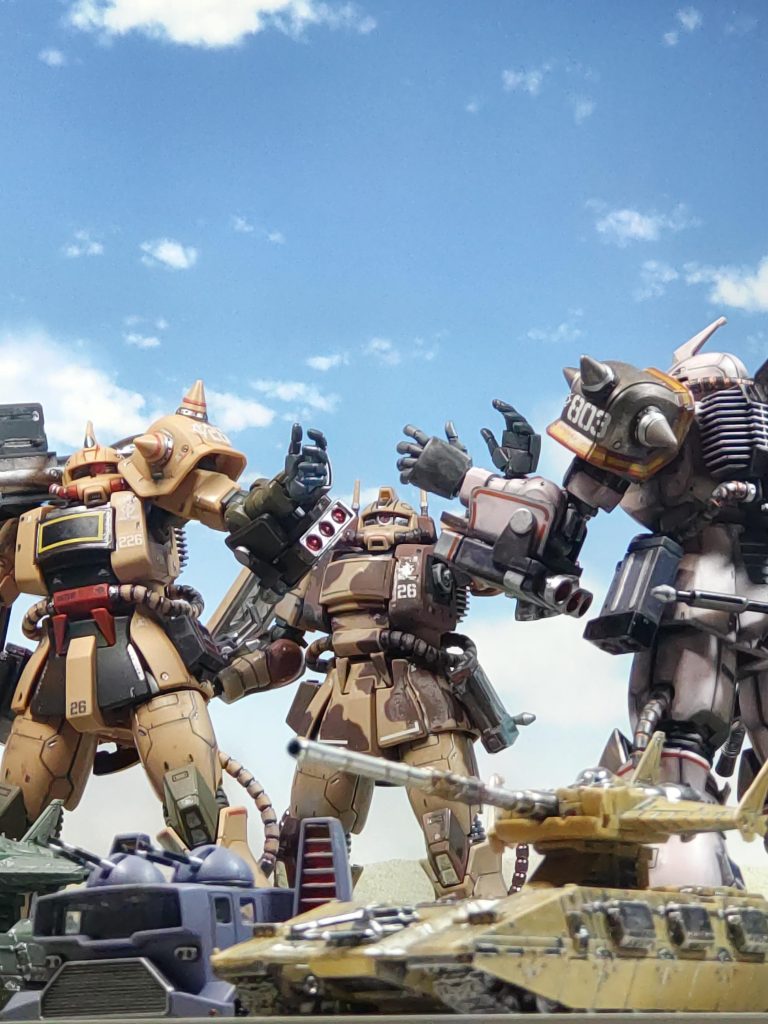 仲間と合流それぞれ違うザク・デザートタイプの揃い踏み