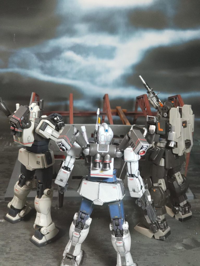 丁度、現場に到着した。「博士の要望を満たせなかったそいつは失敗作として真っ赤に塗られ、その工場に放置された。今回の任務は、そこに眠るMS仮称”レッドスペクター“の確保ないし撃破だ」「って事は…、あれはEXAM持ちかよ⁉️」「しかも、こっちのEXAMシステムは使えないんですよね」「そうだ。しかし万が一に備えて、ユウはそいつに乗らなきゃならん。だから無理を言って、そのジム・ナイトシーカーⅡを借りてきたんだ。後で返すんだから、壊すんじゃねえぞ」「へいへい…新型を回して景気が良いと思ったら、これだよ」「ところで、どうします?この場で一斉射撃して、起きる前にやるのはどうでしょうか❓️」それも考えたが……「………止めた方が良い、奴は殺気にも反応する。下手に攻撃するより、こちらから攻撃を誘おう」「じゃあ、どうするんだユウ❓️」「EXAMシステムを起動する。特にパワーアップはしないだろうが、奴は反応するかもしれない」「それで反応しなければ、僕の案ですね」「そうだ、行くぞ❗️」