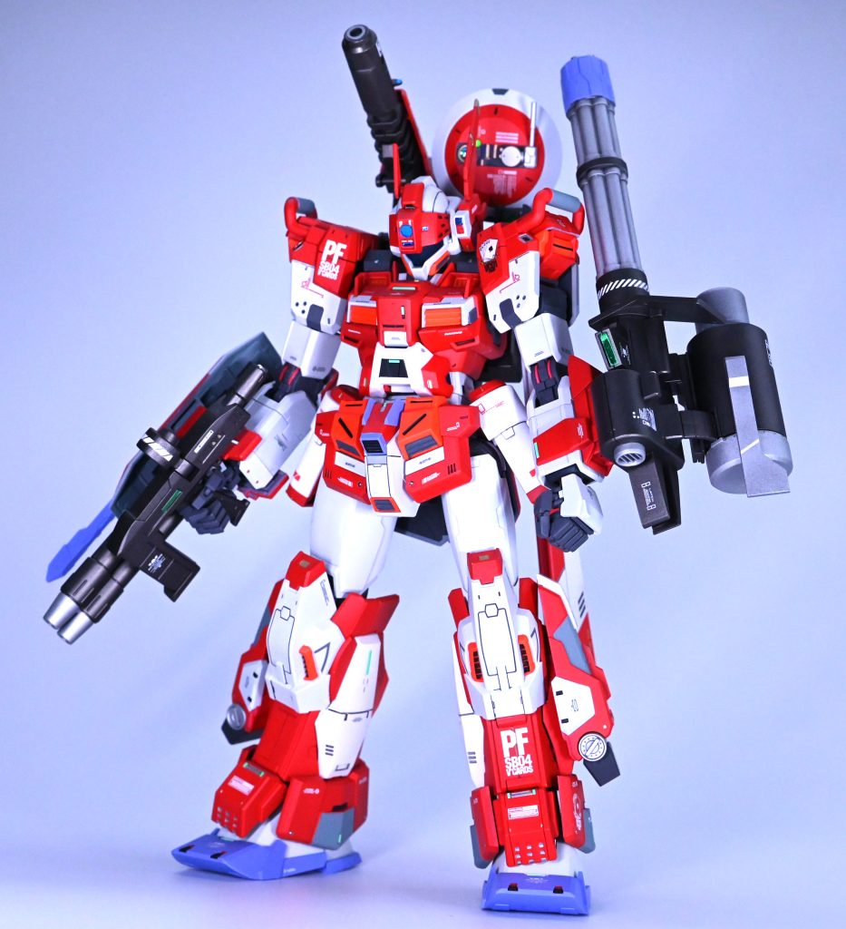 ほぼ見えませんが右手の銃も砲塔が埋まっていたので2.5mmの穴をあけてメタルパーツを植え込み