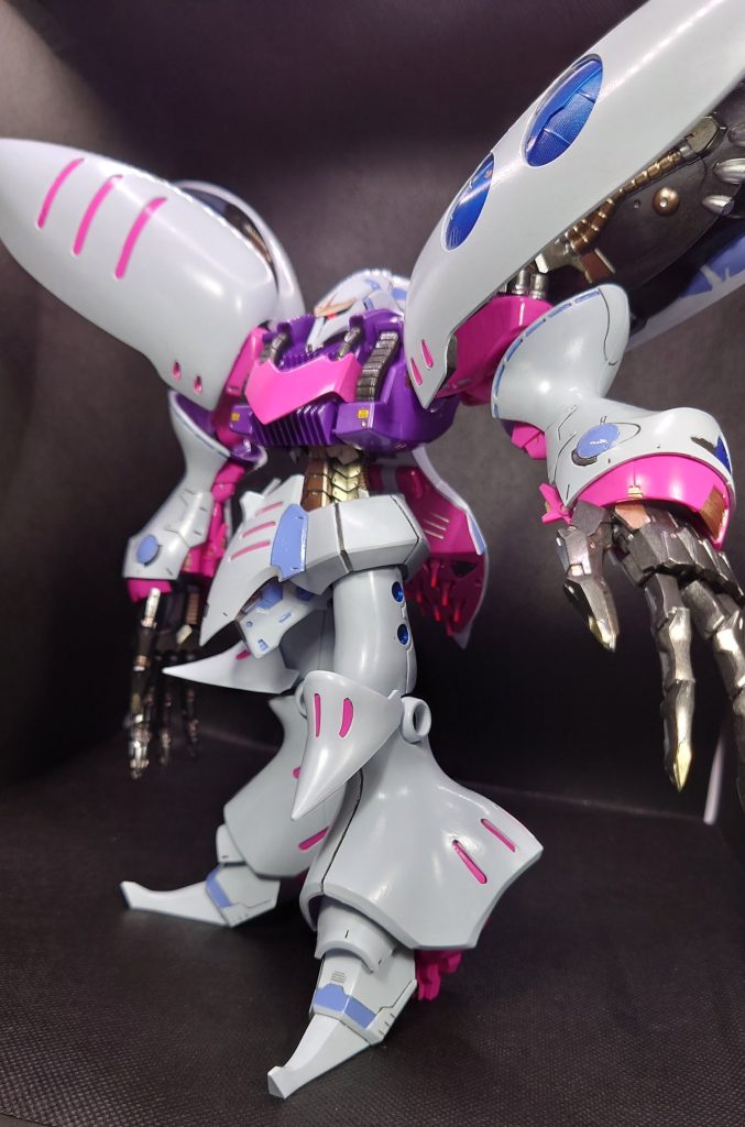 白がムラになってなかなか苦労しました…塗料はブラックナイトスコードカルラブルーを使ってます。