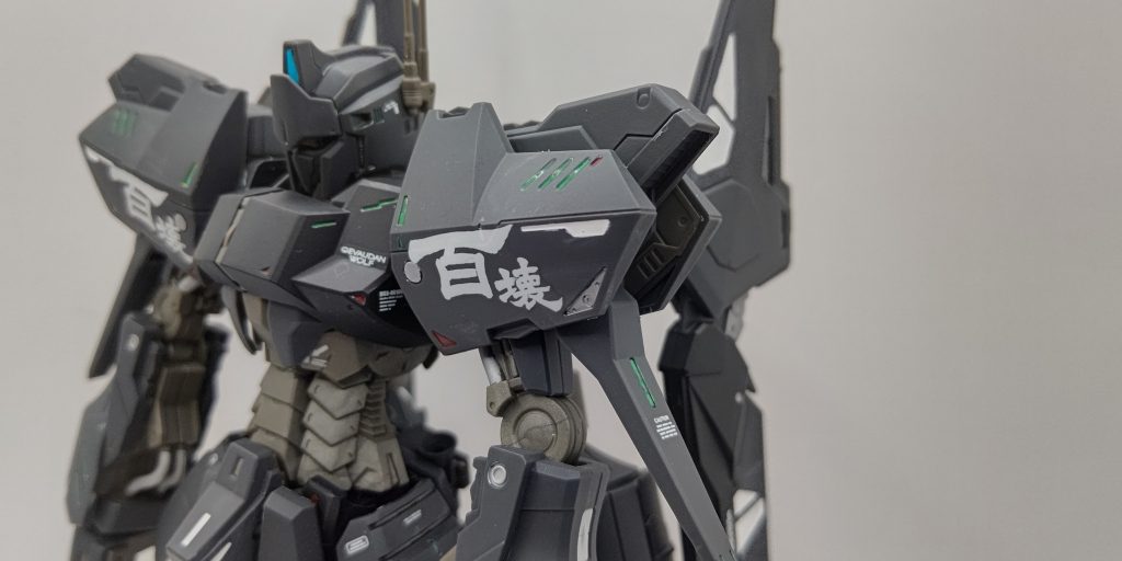 緑、赤、白、銀の部分はエナメルで筆塗装しています、筆でのキャンディ塗装をやってみましたが案外個人的には満足出来ました、塗装箇所が多い場合は選択肢に入れてもよさそうです