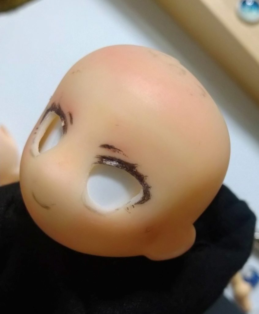 白眼部分カバーと固定用