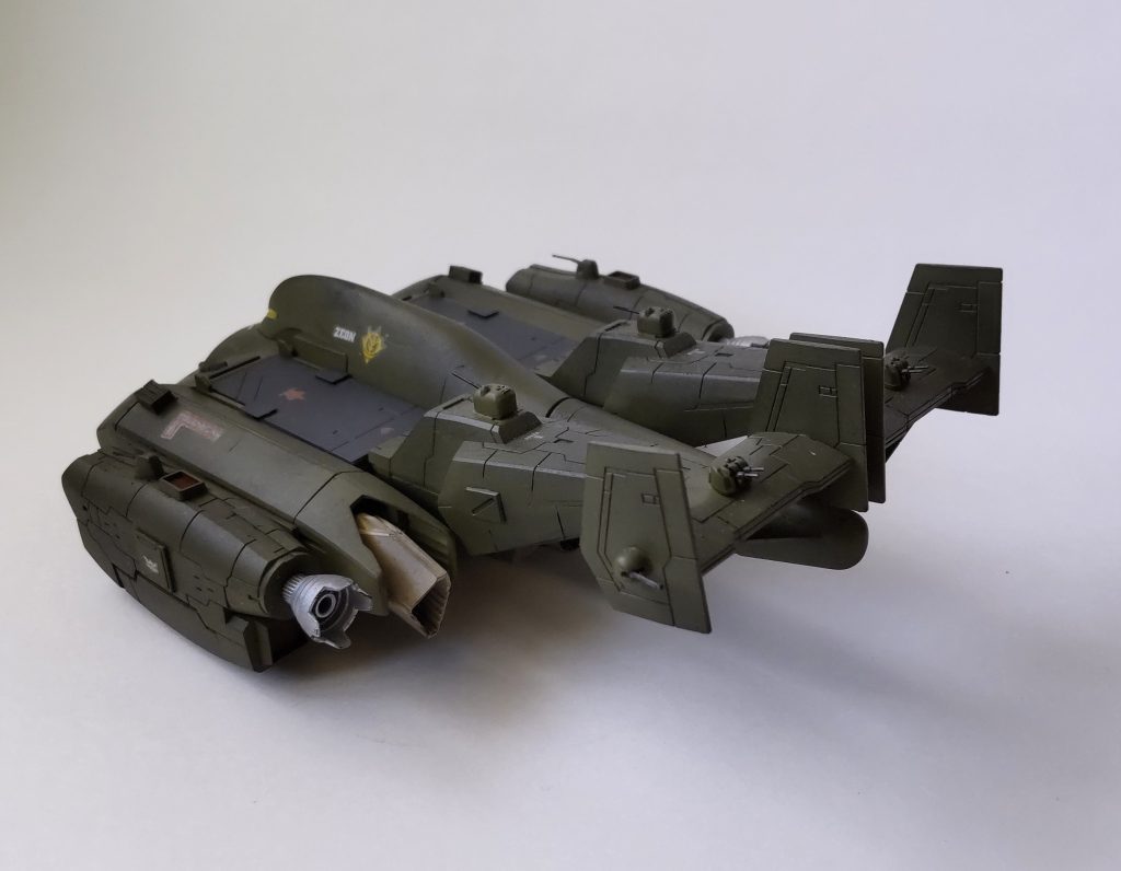 設定としては惑星往還船でヘリウム3を運搬し長い距離を航行します。住環境設備に積載量も多く脚の速さもあるのでジオン軍が一般的に運用する艦艇とは大きく異なる立ち位置です。なのでノアズ・アーク級は劇中ではグワジン級に匹敵する大きさと重要さがあります。ではここでミニコラムへ〜( ^^) _旦~~