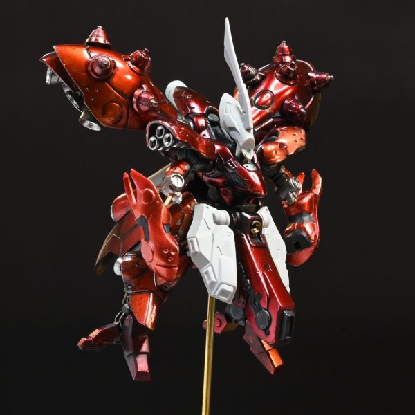 フロントアーマーと頭部をドボンしてサフ吹きました。明日からまた整面です。AIに作ってもらった背景紙を印刷して撮影しました。なんかメイド服っぽいなって思いました。アーティファクトサイズの回転テーブルを自作してて今日は、速度調整ノブがつきました。電気工作はさっぱりわからないのでむりと思っていましたがAIに作り方聞いてみたらここまでできてきました。うれしいです。 （1枚目）