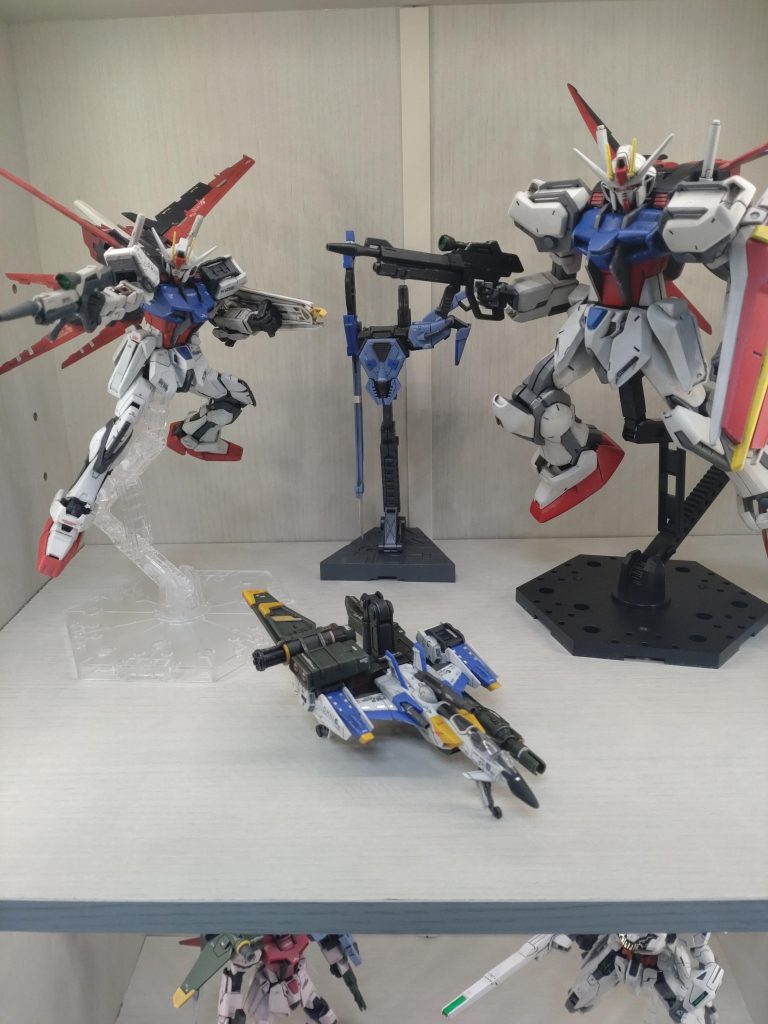 RGエールストライクガンダムは1/100のエールストライクガンダムと展示