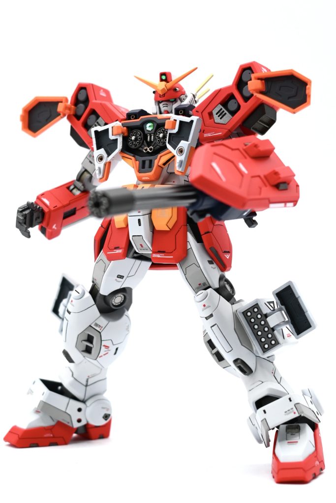 フルオープン。HGながら、ギミックが満載なのは嬉しいですね。小学生の頃、旧1/144をつくって大興奮してた思い出が蘇りました。