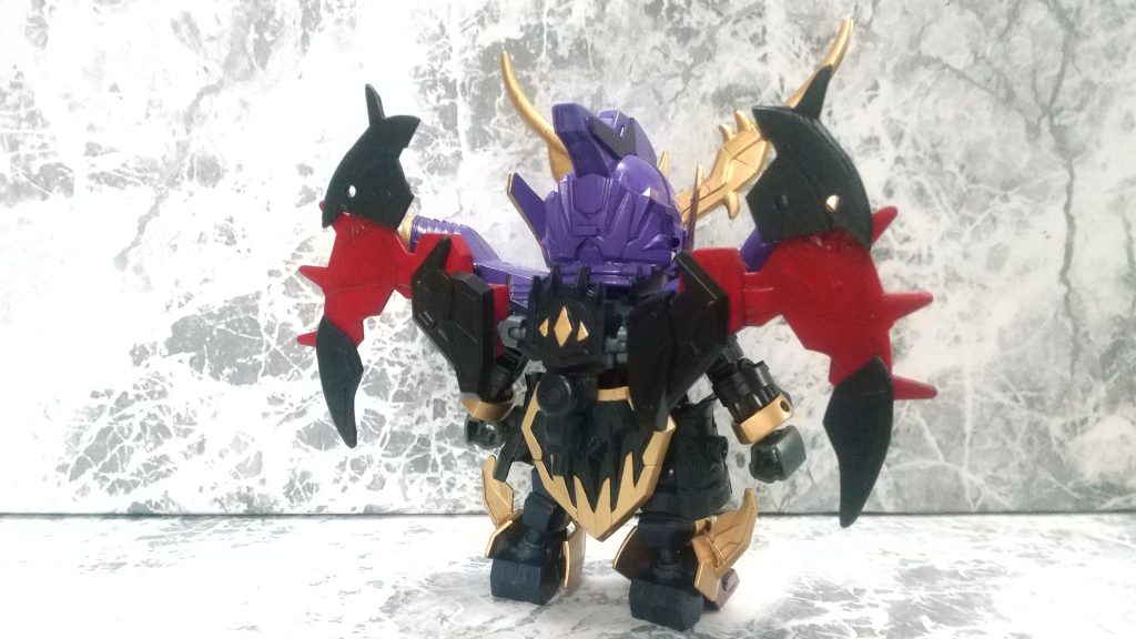 ほぼ全体に信長ガンダムエピオンを使用闇元帥からは頭部・肩アーマー・胴体アーマー・翼を使用胴体アーマーの内側 見えない部分はベンジャミンV2ガンダムを使用 他、プラ板で自作パーツを製作・ボールデン接続パーツを使用