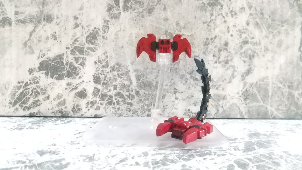 亜獣 紅蝙蝠(レッドバット)・亜獣 紅蠍(レッドスコーピオン) こちらは闇元帥の一部パーツと自作パーツで製作通常の生き物とは違う生物 亜獣と設定 製作するに辺った元ネタは覇道武者魔殺駆の超呪道武者クラヤミ生物なのか武者なのか得体の知れない存在…その設定に合いそうなコウモリ・サソリ等の生物を取り入れる事で敵感が増すと思っています武者頑駄無軍団は結晶鳳凰(クリスタルフェニックス)が数々の頑駄無などにチカラを与えるので その逆の存在というか そういった感じです