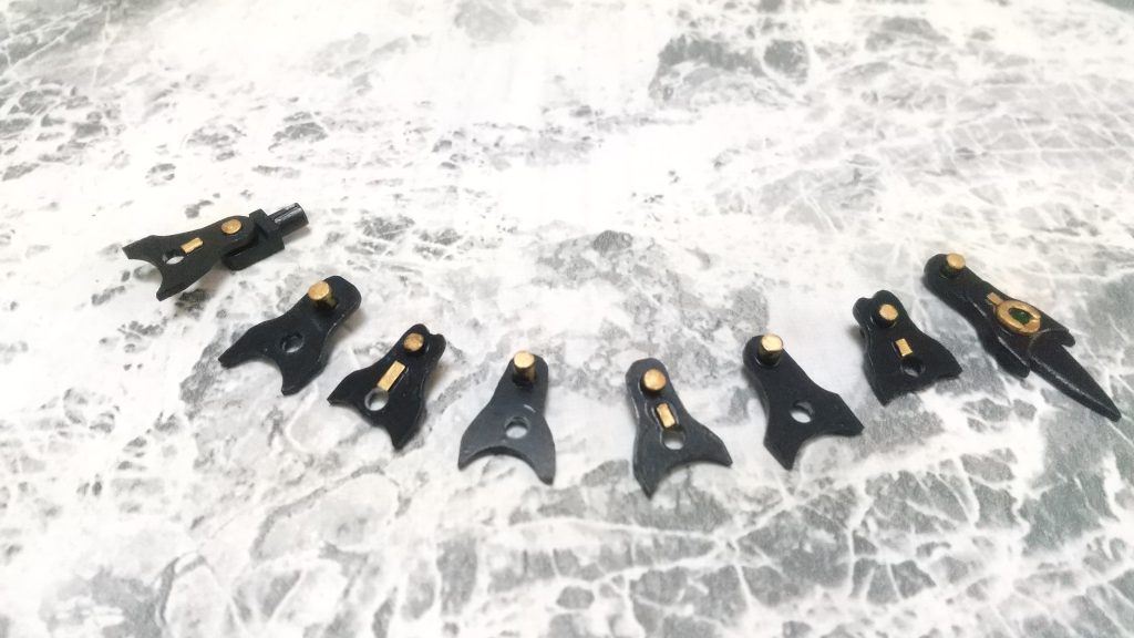 先ほどの後頭部の火登攏刀(ヒートロッド)を分解鋭骨不暗爪(エイコツファンネル)に分離してオールレンジ攻撃を仕掛けてきます