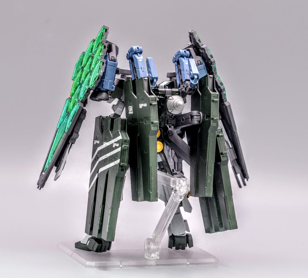 ホルスタービットは背面にも分割配置しています