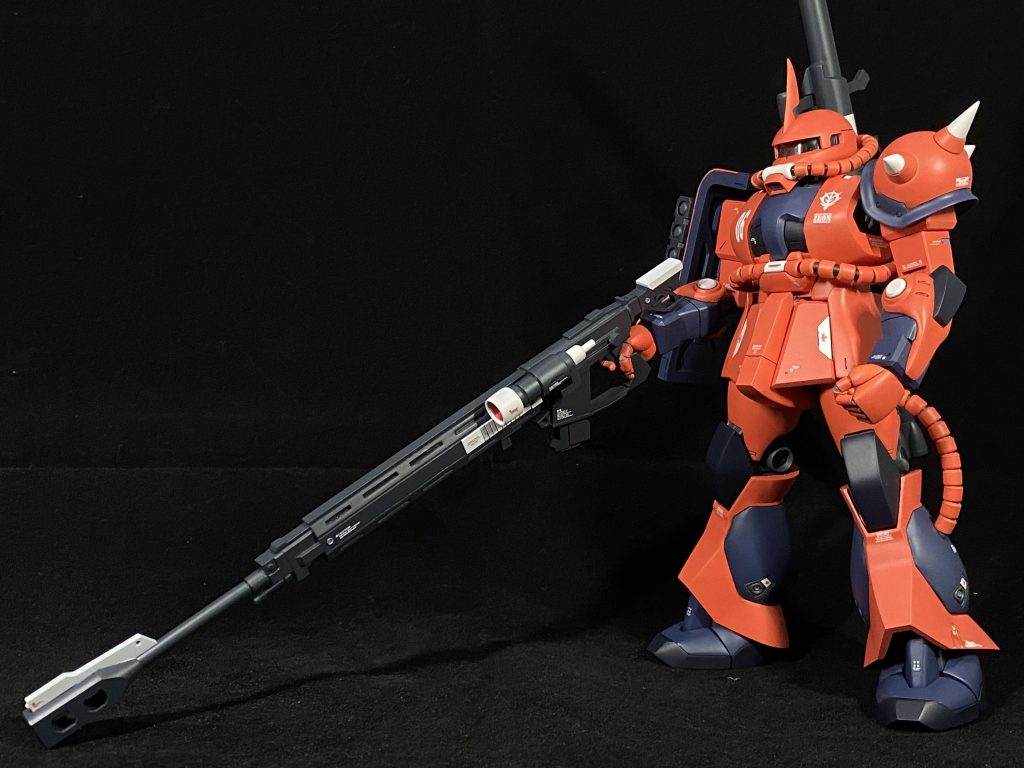 多分一番頑張った対艦ライフルです。手はグリップと一体の物を使っています。(通常のハンドパーツだと長すぎて保持出来ないので。)手とグリップは一体なので、色分けしました。それにしても長すぎる。