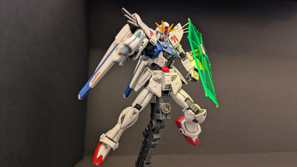 最後は定番のショット。作りは簡単でしたが、他の1/144と比べて小さいので目が疲れるやつでした。アーティファクトシリーズとか着色している方々が超人に思えます。ご覧いただきありがとうございました。