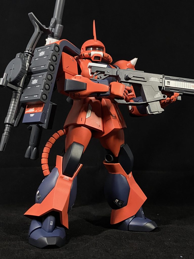 武器装備状態です。バズーカのマガジンとザクマシンガンはシールドに磁石を仕込んでおり取り外せます。