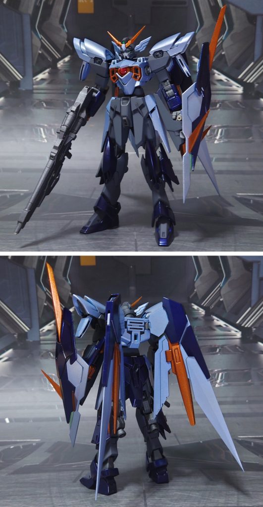 ガンダムフェニーチェペルペートゥオの前後ろ。工作は、ゲート痕処理、エッジ尖らせ、パーティングライン・段ズレ・ヒケの対処、面出し、合わせ目消し、肉抜き穴埋め、市販パーツ貼り付け・埋め込みによるディティールアップを実施。合わせ目消しは頭部、肩関節、前腕、脛、足首、バスターライフルカスタム各パーツに実施。肉抜き穴埋めは肘パッド裏、膝パッド裏、足の裏、シールドのスタビライザー?裏に実施。胸部のポリキャップ(肩関節の受け)は、変形のため内側に引き込まれるようになっていますが、腕が外れやすくなってしまうため、胸部内部に1mmプラ板でストッパーを設置。腹部、太腿の接続部を1mmプラ板で延長してプロポーション調整。前腕の袖カバーは武器を持つ際に邪魔になるため、削り落としました。