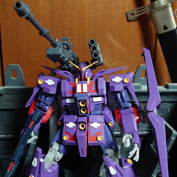 フルアーマーにしたかったのですが1/60パーツ不足により断念かわりにサイコのバリエであるフルバーストのマークⅡ版のようなものを目指して作成中です(`･ω･´) （1枚目）