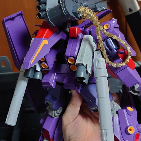 フルアーマーにしたかったのですが1/60パーツ不足により断念かわりにサイコのバリエであるフルバーストのマークⅡ版のようなものを目指して作成中です(`･ω･´) （3枚目）