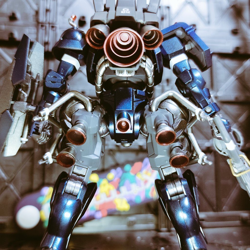 バックショットをローアングルから。バーニアだけで闘えそうないかつさ、気に入っています。