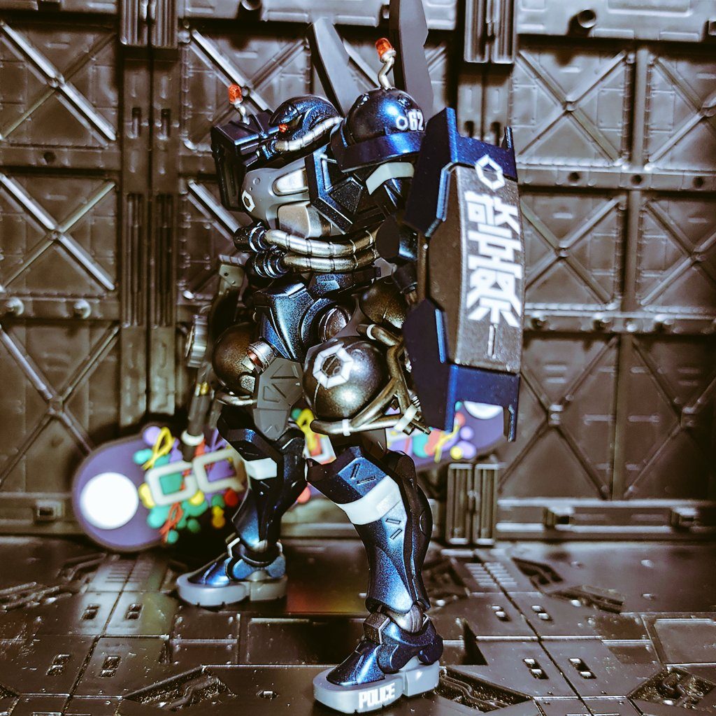 今回のポイントはシールドとバックパックの変更。シールドは今後脚部を使う予定で購入してあったハインドリーから、バックパックは昔ミキシング用に買ったエコーズ・ジェガンから。