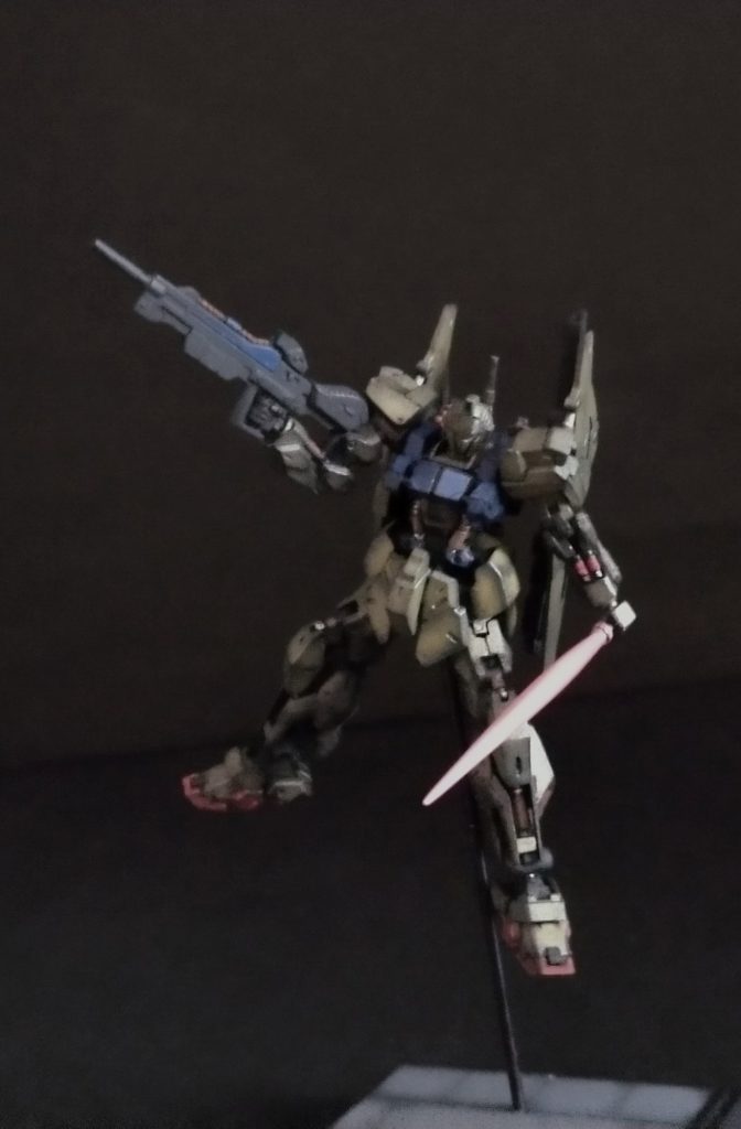 限定的な可動域でなんとかカッコ良いポーズをとやってみました🤣