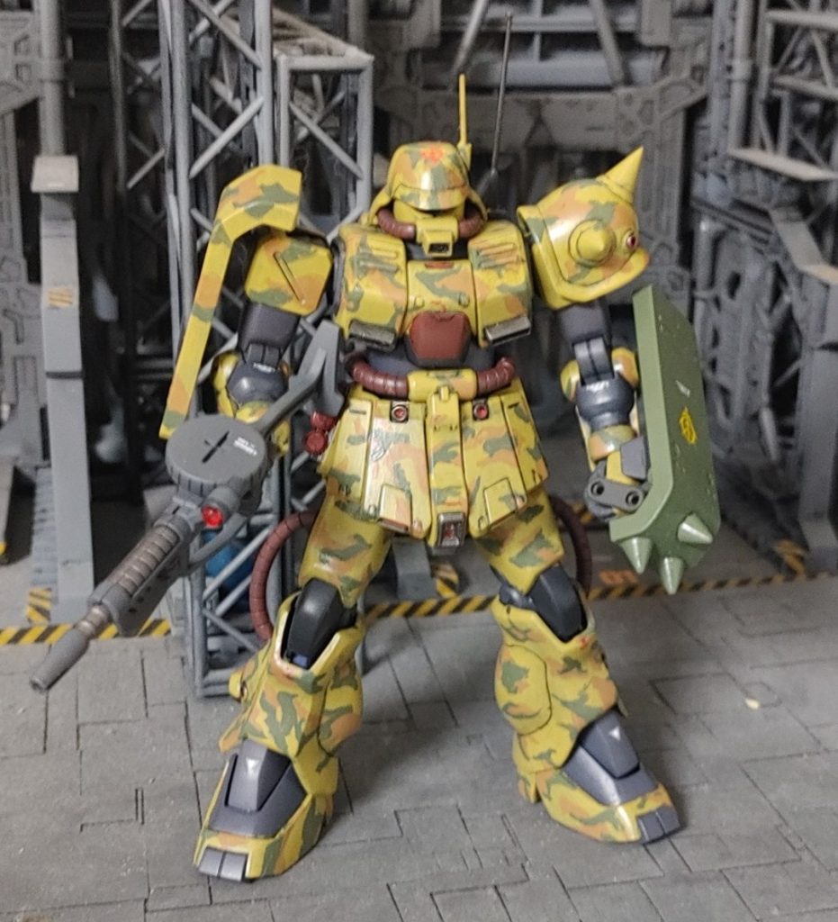 ザク改のシールドが余ってたので、手に持たせてみました足を太らせてみましたが、あんまりわからんですね