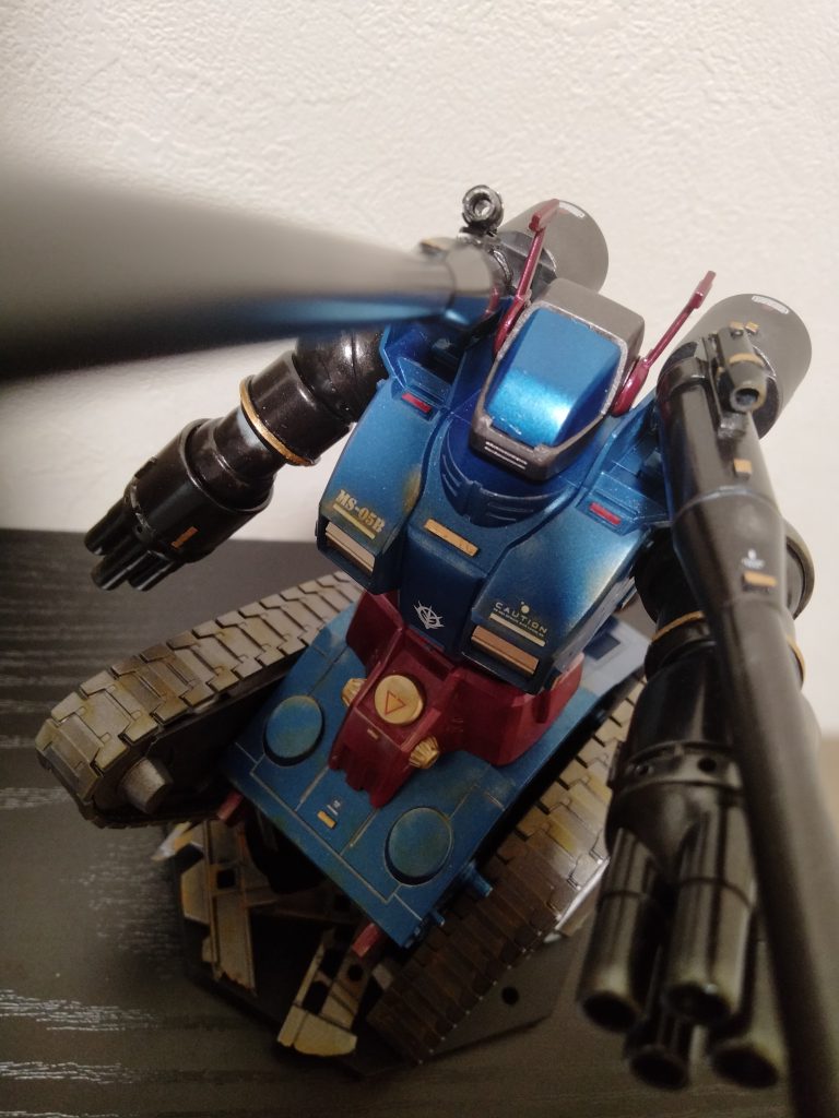 上塗り塗装・スミ入れ・デカール・ウェザリングした結果がこちらです🍄ここで致命的な事実が発覚しましたが、私は写真を撮るのが下手なようです🥲GUNSTAで活躍されている皆様はとても上手な写真を載せているので、私にもできるのではと安直に考えていましたが、こんなにもうまく取れないとは夢にも思いませんでした。悲しくて最近夜しか眠れません😴