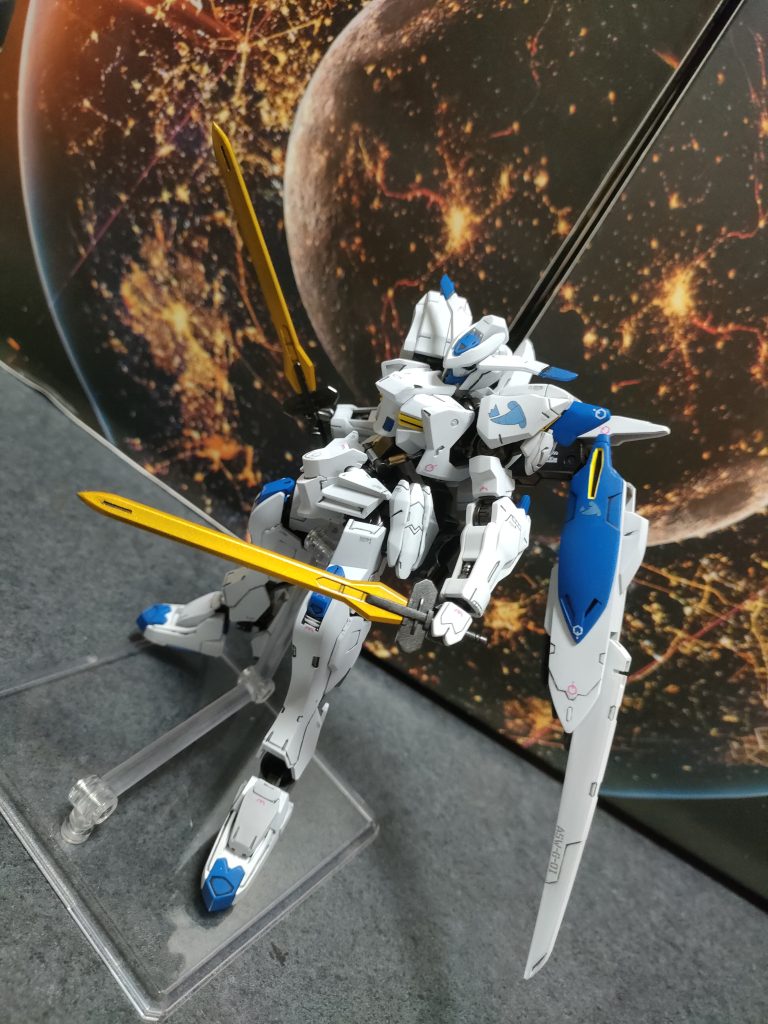 白はグレーサブからアルティメットホワイト、刀の金はスターブライトゴールドからクリアイエロー。正直、あんまりカッコよくないと思ってたけど全塗装仕上げしたらカッコいい。