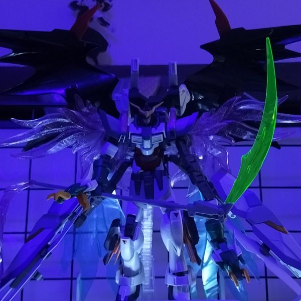 ガンダムWシリーズ5機をそれぞれ改造する計画をたてていて、一推しのデスサイズからのんびり制作中。デスサイズのコンセプトは『 かっこいいと思ったものをとにかく装備させる！』です😎現在2段階変形が可能🍤まずはまったりデスサイズを塗装まで仕上げつつとにかくデスサイズは好きなので生涯追求していこうと思てます😄他の4機もコンセプトはある程度考えていてウイング→エンジェモン風、更に天使感を増した改造アルトロン→烈火の炎の8龍みたいな感じで、違った頭の形を持つ7頭のドラゴンファングを装備しヤマタノオロチガンダム！みたいな感じにサンドロック→防御特化のガーディアン風で、ヒートロッドにも何か工夫を入れるヘビーアームズ→この機体改造するにあたって割と皆考えると思うんですが、更に武装追加モリモリにする。とりあえずgp02の核は持たせたいてな感じで、のんびりやってます😙お見知り置きを🥸（1枚目）