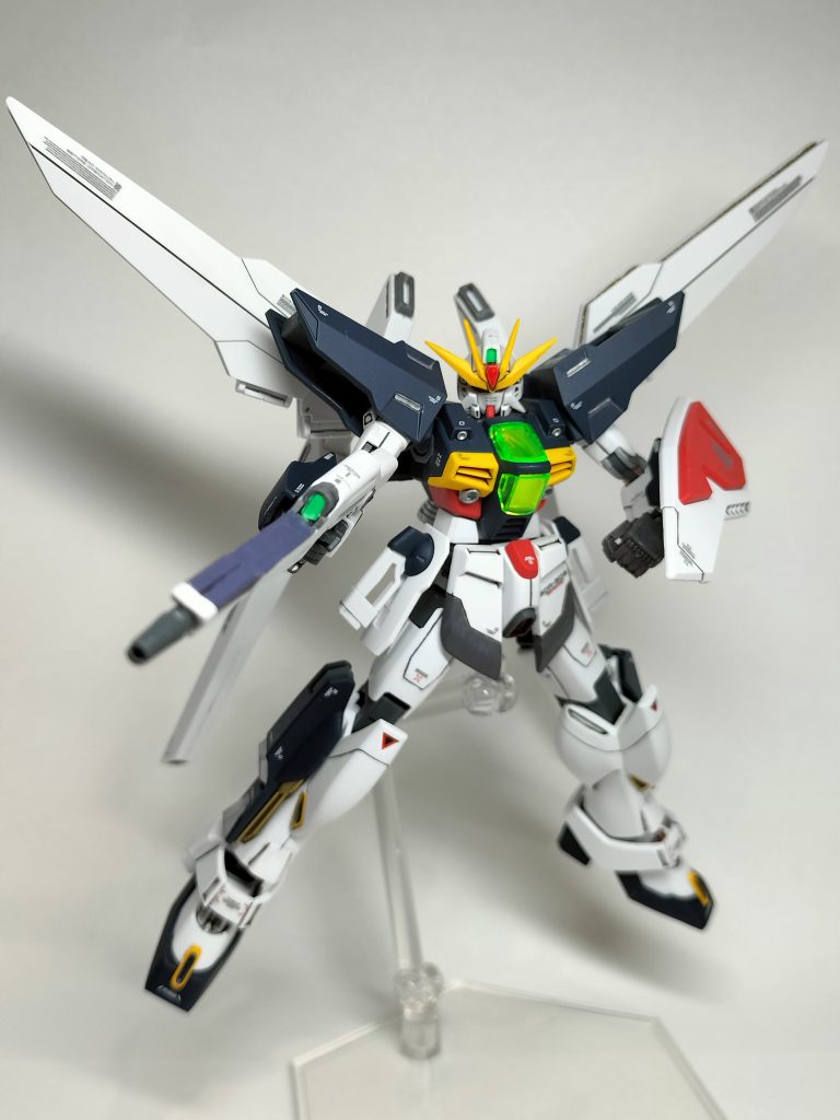 よく動くキットなのですが各部干渉してポージングが難しいです。