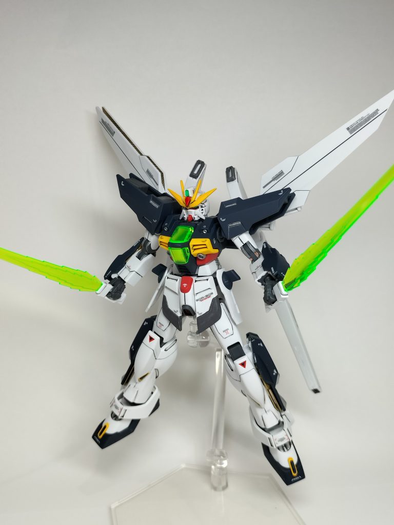 2刀流で(gandam1)ビームソードの基部と刃もかっこいいですね(gundam-kao6)