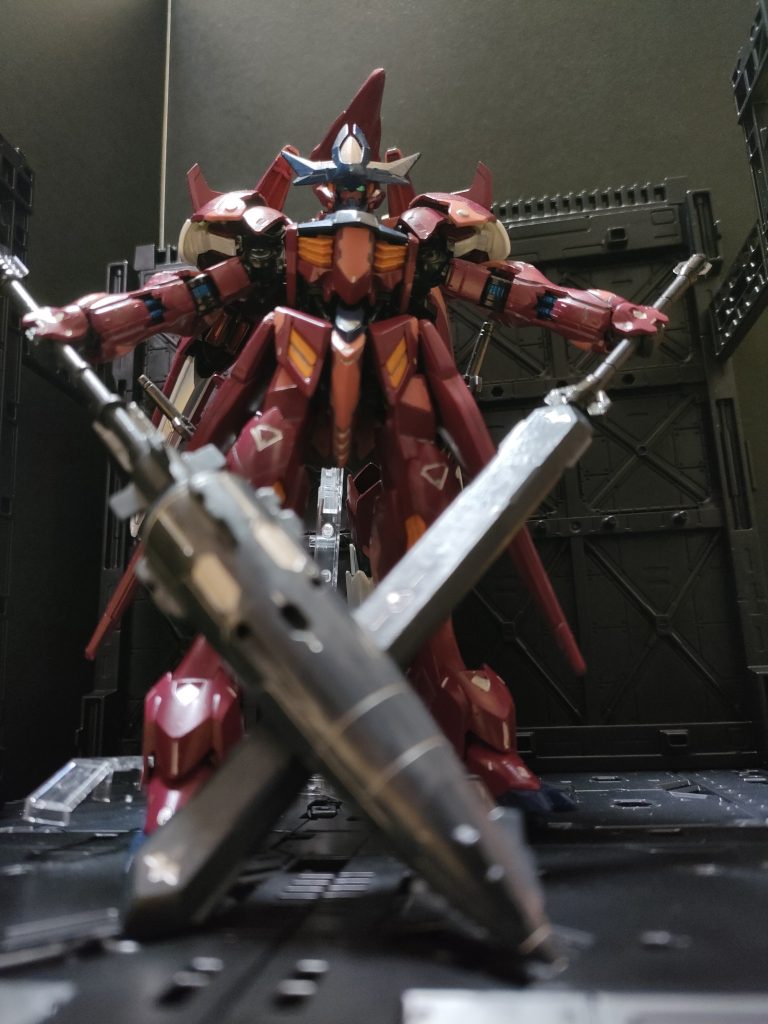 下からのアングル。支えがないと自立できないのが残念ですか、やはりバルバトスシリーズはカッコいい。ご覧頂き有難うございました。