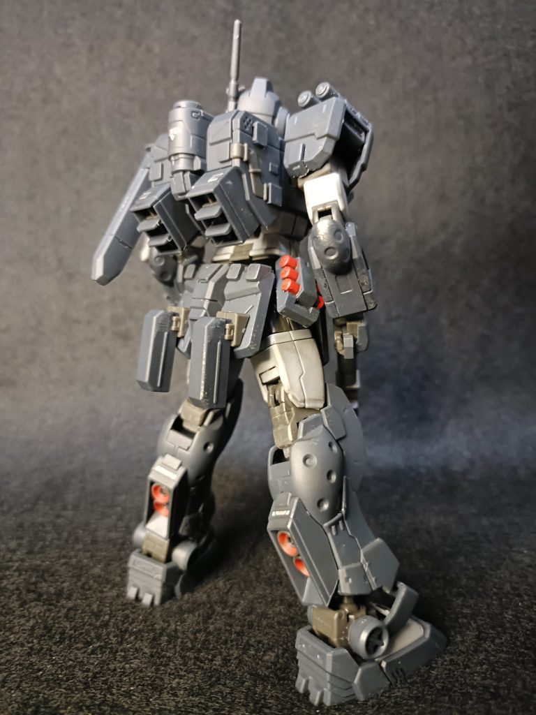 背部。グレー系も渋いですね。