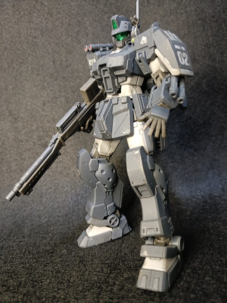 狩られた主人公機ですwジムスパルタンは、新鋭機で隠密にも長けている高性能機、、つまり強そうな機体です。前回は緑、今回は色違いでグレーを作成してみました。作っていて楽しいキットですが、店頭には並ばないレアものなのが残念なところ。左肩に部隊章があるように、隊員機の予定です。ちなみに部隊名は黒狼隊です。