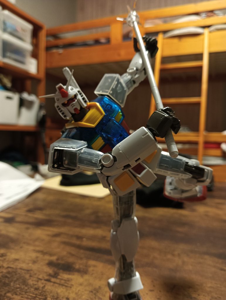 殴りかかるポーズにしたかったやつ